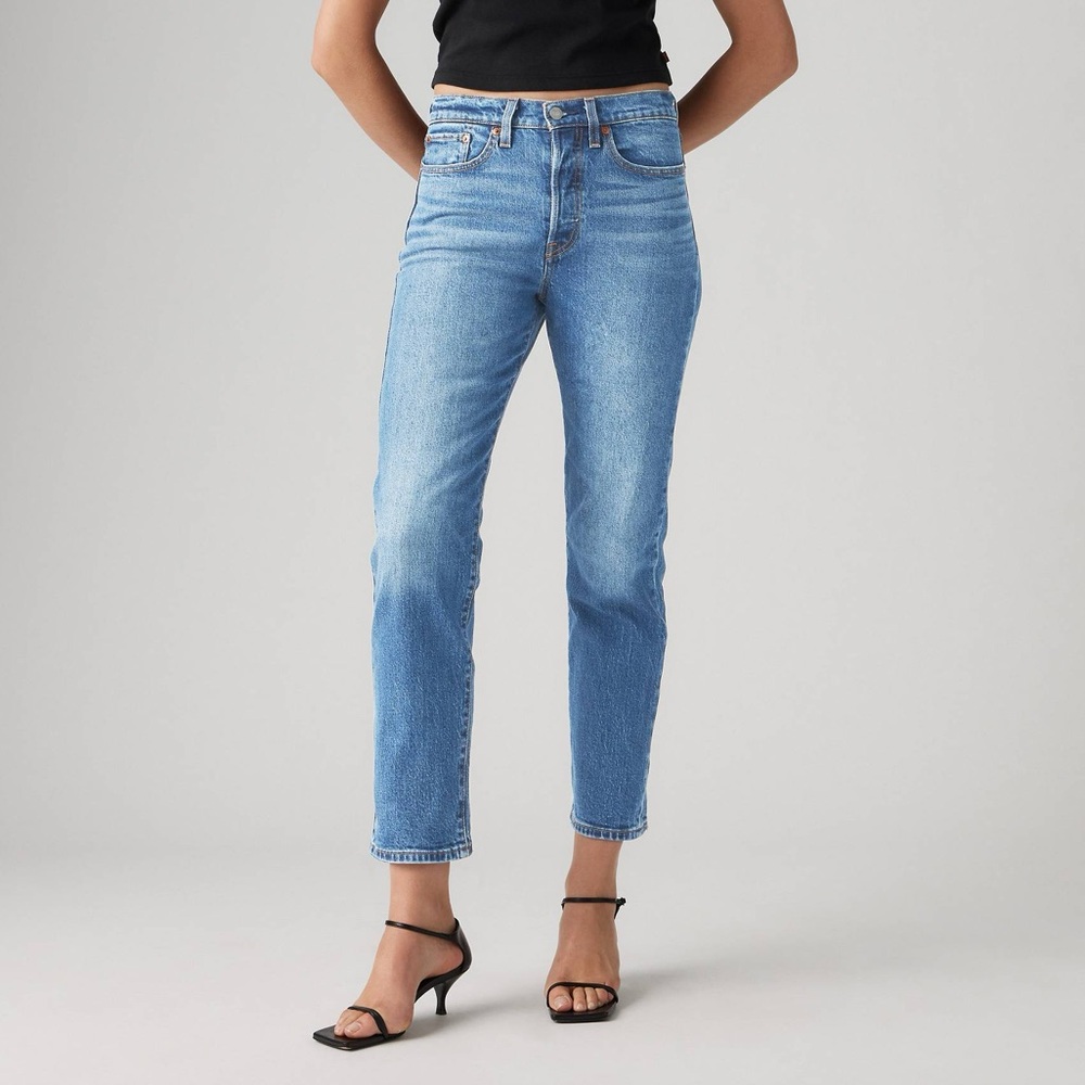 Signature by Levi Strauss Women's Wedgie Straight Leg Jeans - Light Blue